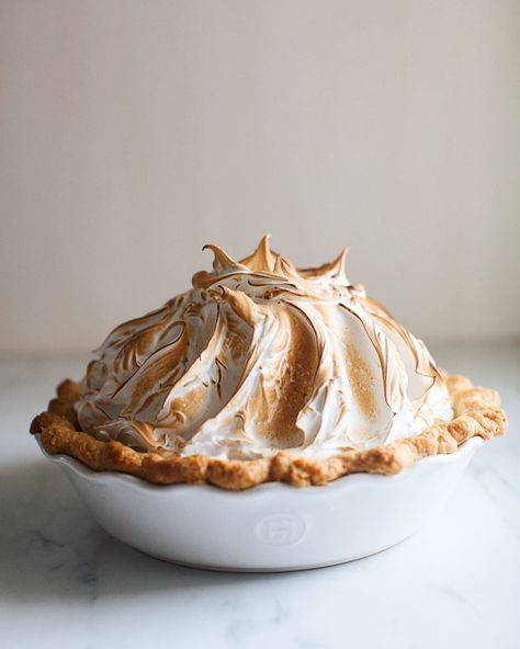 Pumpkin Meringue, Lemon Meringue Pie Easy, Making Pie Crust, Thanksgiving Desserts Table, Meringue Pie Recipes, Pumpkin Pie Recipe, Homemade Pumpkin Pie, How To Make Pie, Magnolia Table