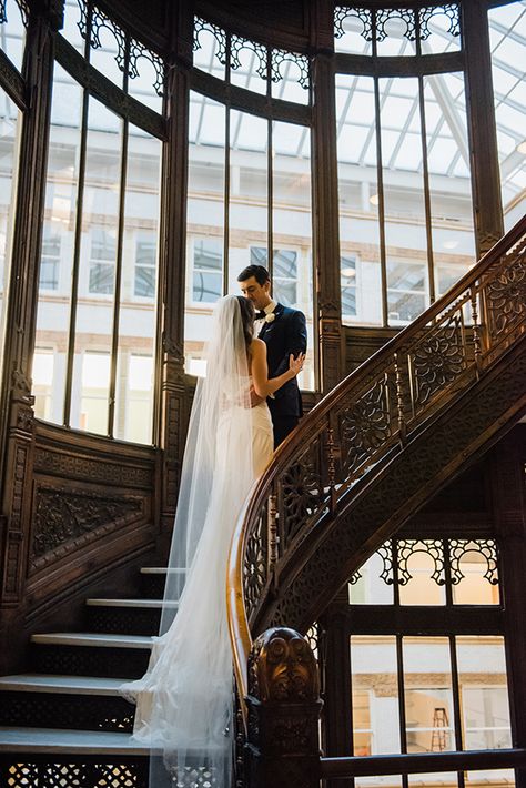 Wedding Session Photography Ideas, Wedding Stairs, Wedding Staircase, Shooting Couple, Wedding Fotos, Wedding Portrait Poses, Chicago Wedding Photography, Chicago Wedding Venues, Wedding Picture Poses