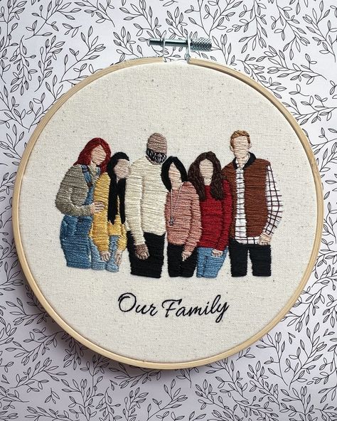 Embroidered Family Portrait, Family Embroidery Ideas, Embroidery Family Portrait, Embroidery Family, Embroidery Christmas Gifts, Portrait Tutorial, Embroidered Portrait, Embroidery Christmas, Family Images