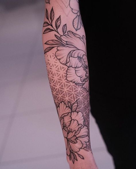 Flower Of Life Tattoo, Tattoo Sleeve Filler, Monster Tattoo, Geometric Sleeve Tattoo, Muster Tattoos, Inspiration Tattoos, Floral Tattoo Sleeve, Arm Sleeve Tattoos, Tattoo Life