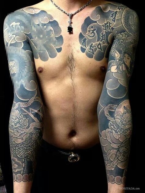 Horitada Japanese Dot Work Tattoo, Dragon Tattoo On Chest, Dragon Tattoo Chest, Japanese Style Tattoo, Tattoo On Chest, Japanese Dragon Tattoo, Work Tattoo, Irezumi Tattoos, Tattoo Sleeves