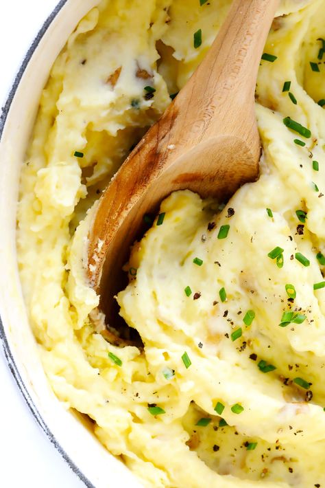 My all-time favorite mashed potatoes recipe! These homemade mashed potatoes are perfectly rich and creamy and buttery, full of great flavor, easy to make, and always a crowd fave. Perfect for Thanksgiving or other holidays, or just as a delicious side dish for any weeknight dinner. Feel free to add extra garlic or seasonings if you would like. | Gimme Some Oven #mashed #potatoes #thanksgiving #christmas #side #glutenfree #creamy #garlic #sidedish #recipe #vegetarian Gimmesomeoven Recipes, Homemade Mashed Potatoes Recipe, Potatoes Thanksgiving, Creamy Mashed Potatoes Recipe, Garlic Mashed Potatoes Recipe, Make Ahead Mashed Potatoes, Perfect Mashed Potatoes, Homemade Mashed Potatoes, Christmas Side