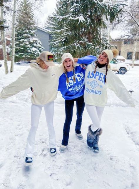 Cute Ski Pictures, Ski Outfit Aesthetic, Ski Pictures Ideas, Colorado Ski Trip, Ski Pics, Ski Trip Outfit, Ski Pictures, Skiing Aesthetic, Ski Aesthetic