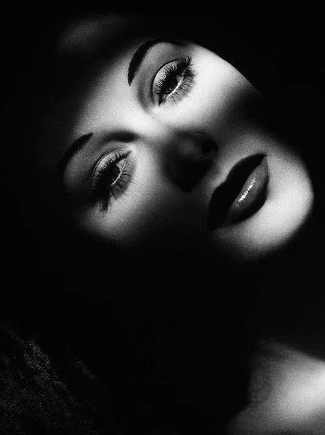 Film Noir Photography, Hedy Lamarr, Black And White Photograph, Foto Art, Hollywood Glam, Black And White Portraits, Old Hollywood Glamour, 인물 사진, White Photo