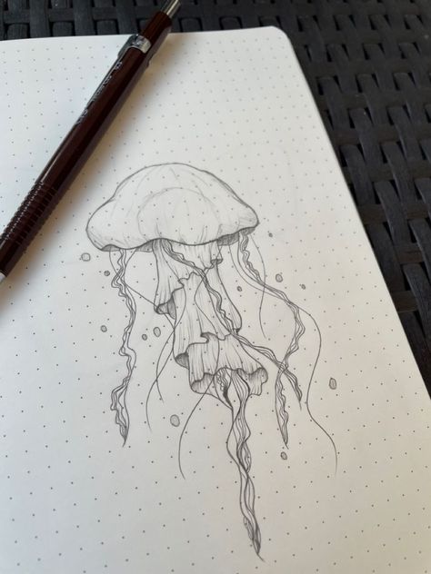 Jellyfish Sketch Tutorial, Cartoon Jellyfish Drawing, Pretty Jellyfish Drawing, Drawing A Jellyfish, Jellyfish Tutorial Drawing, Jellyfishes Aesthetic, Jellyfish Aesthetic Drawing, Jellyfish Pencil Drawing, Cool Fish Drawing