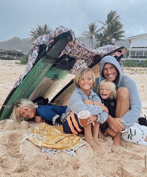 Surfer Kids, Beach Mom, Dream Family, Hawaii Life, Future Mom, Future Lifestyle, Beach Baby, Mommy Life, Dream Lifestyle