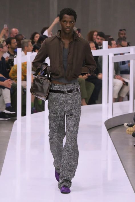 Prada Spring 2025 Men's Ready-to-Wear Runway, Fashion Show & Collection Review [PHOTOS] Prada Outfits, Prada Runway, Prada Collection, Prada Spring, Show Collection, Guys Clothing Styles, Best Mens Fashion, June 2024, Raf Simons