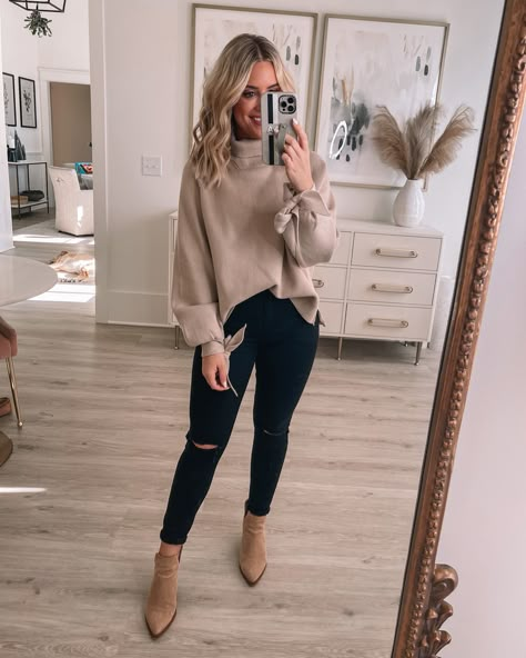 Taupe Sweater Outfit Winter, Casual Cute Dinner Outfits, Dressy Sweater Outfits, Christmas Looks Outfits Casual, Taupe Sweater Outfit, Nurse Practitioner Outfits, Dressy Casual Outfits Fall, Office Outfits Women Winter, Dressy Winter Outfits