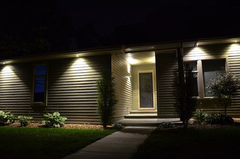 LED soffit lights Soffit Lighting Exterior, Soffit Lighting, Modern Exterior Lighting, Outdoor Recessed Lighting, Lighting Exterior, Led Exterior Lighting, Suburban House, Door Upgrade, Led Outdoor Lighting