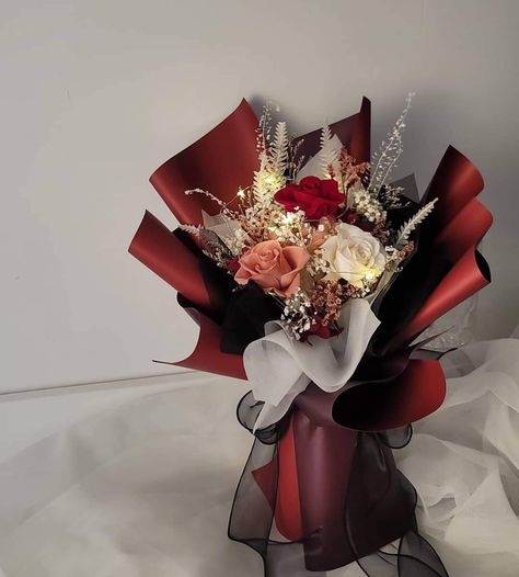 Maroon Flowers Bouquet, Flower Boquet, Bouquet Arrangement, Flower Bouquet Diy, Flower Arrangements Simple, Dried Bouquet, Flower Bucket, Line Art Design, Bouquet Arrangements