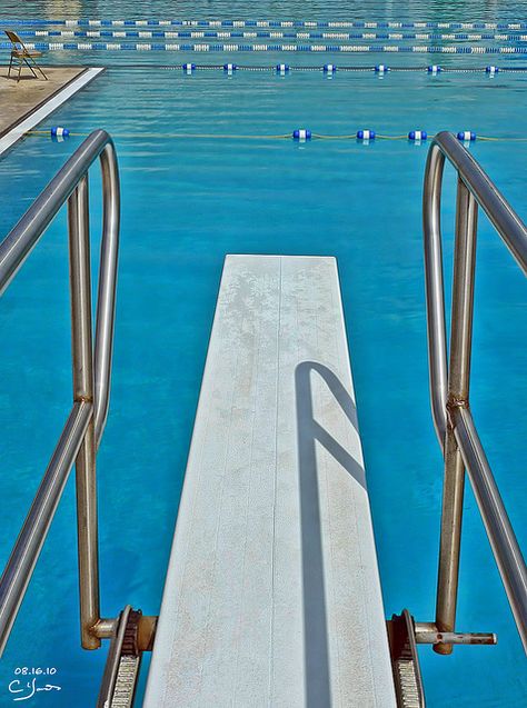 diving board . . .spent lots of practice hours for diving meets and fun times on one just like this! Olympic Diving, High Diving, Diving Springboard, Diving Boards, Rescue Diver, Diving Board, Best Scuba Diving, Art Optical, Spring Boards