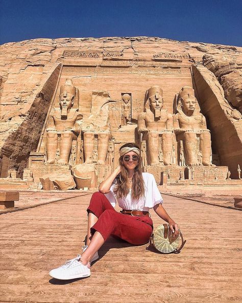 Egypt Outfits, Egyptian Temple, Egypt Fashion, Egypt Tours, Nature Architecture, Visit Egypt, Wadi Rum, Yangon, Egypt Travel