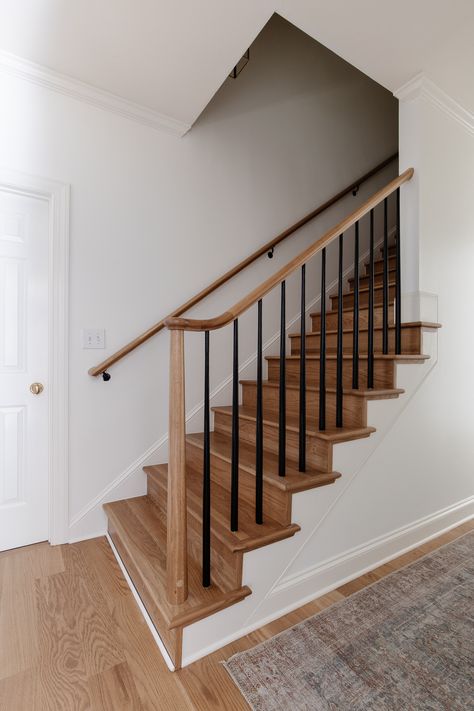 White And Wood Stair Railing, Basement Stair Banister, Stair Ballister Ideas, Black Stair Balusters, Black Balusters Stairs, Baluster Ideas, Stained Stairs, Painted Spindles, Black Balusters