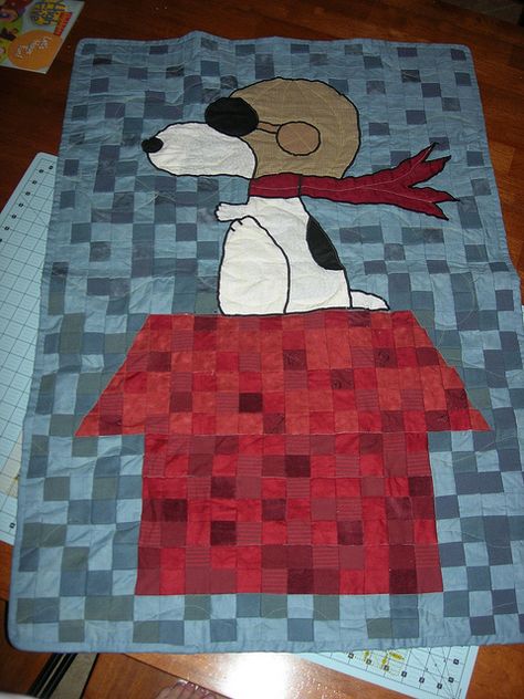 Snoopy Flying Ace Quilt Snoopy Flying Ace, Snoopy Flying, Quilt Animals, Kids Quilts, Flying Ace, Dog Quilts, Childrens Quilts, Paper Pieced Quilt, Boy Quilts