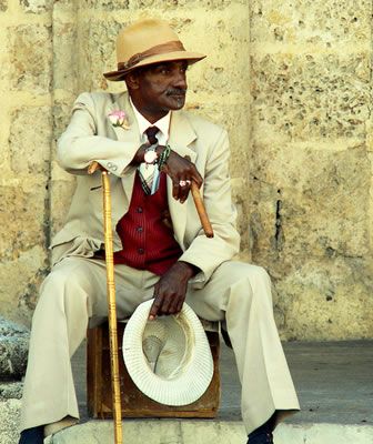 Lookin' sharp! I wonder why he has two hats? Havana Hair, Cuban Fashion, Cuban Hat, Cuban Party, Cuban Men, Cuba Fashion, Havana Club, Cuban Art, Havana Nights