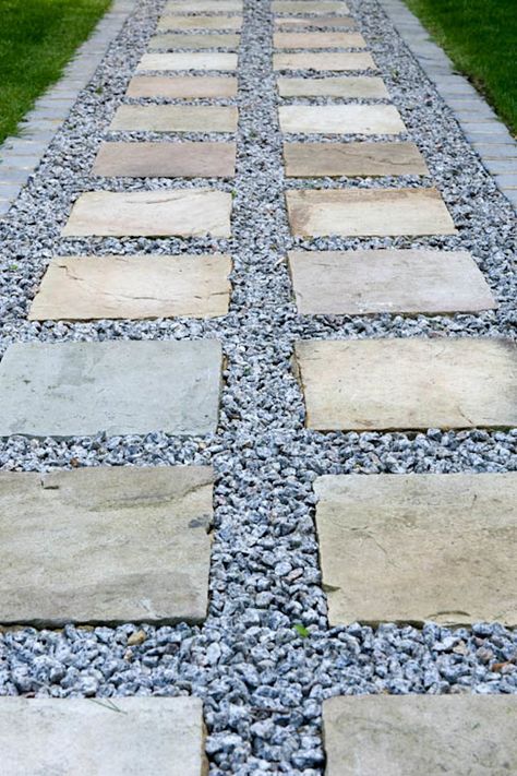 20 Ideas súper económicas que podés hacer en tu jardín | homify Stone Seating, Walkways Paths, Path Design, Gardening Techniques, Modern Garden Design, Lawn Edging, Earth Design, Garden Images, Square Stone