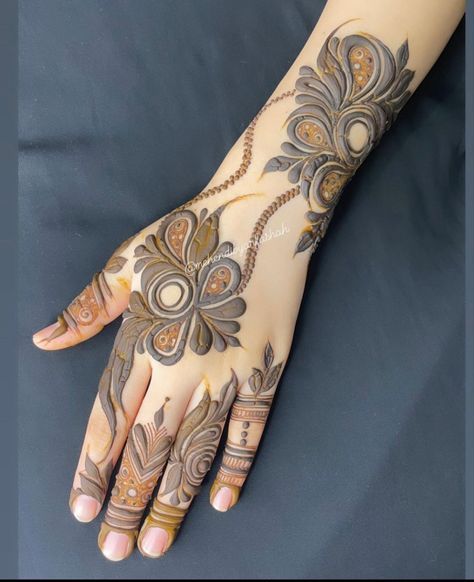 Beautiful Mehndi Designs, Circle Mehndi, Latest Henna Designs, Modern Mehndi Designs, Simple Mehndi Designs Fingers, Very Simple Mehndi Designs, Stylish Mehndi, Full Mehndi Designs, Stylish Mehndi Designs