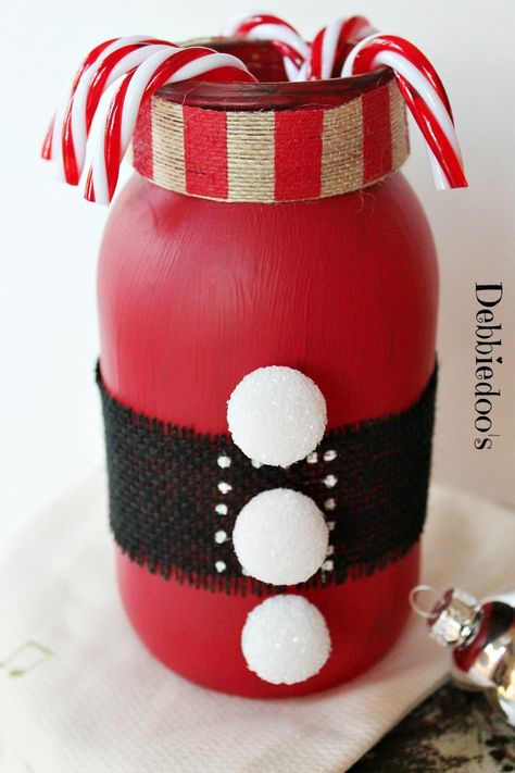 Christmas jar red chalky paint Chalky Paint, Mason Jar Projects, Dollar Tree Christmas, Christmas Mason Jars, Mason Jar Gifts, Christmas Jars, Stenciling, Mason Jar Crafts, Christmas Candy Cane