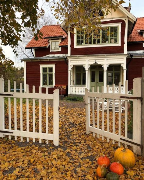 My Scandinavian Home, Swedish Cottage, Pretty Houses, Earthy Home, Antique Finds, Swedish House, Thatched Cottage, Country Homes, White Cottage