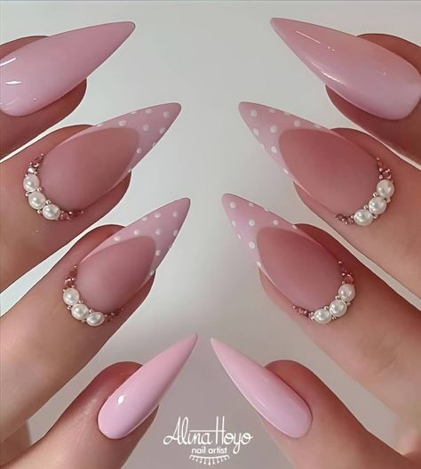 27 Captivating Pink French Tips Nails Every Girl Should Try - 218 Kutek Disney, Short Almond Nails, Nagellack Trends, Short Almond, Stiletto Nails Designs, Almond Nails Designs, Dots Nails, Bright Nails, Yellow Short