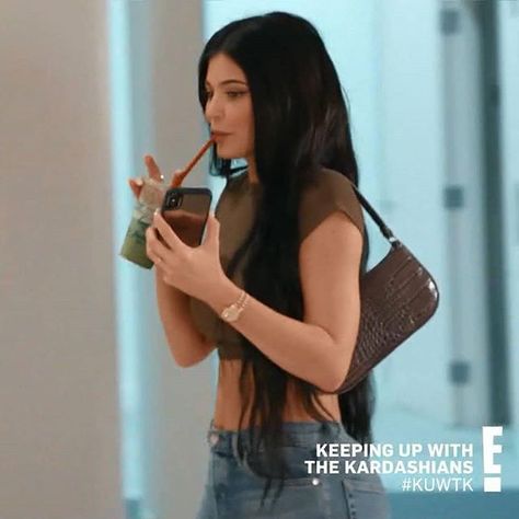 KUWTK no Instagram: “#kyliejenner #kendalljenner #khloekardashian #kourtneykardashian #kuwtk #KUWTK17 #kimkardashianwest #kimkardashian” Kylie Jnner, Maquillage Kylie Jenner, Kylie Jenner Fotos, Kily Jenner, Stile Kylie Jenner, Kylie Travis, Look Kylie Jenner, Looks Kylie Jenner, Trajes Kylie Jenner