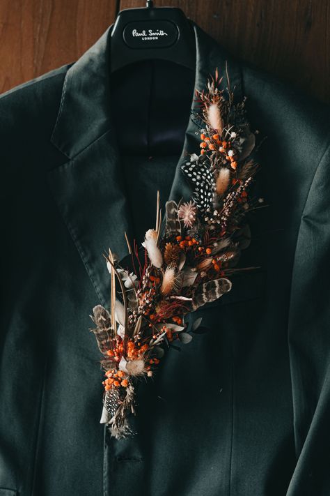 Rust And Green Boutonniere, Unique Boutonniere Creative, Fall Boutineer Ideas, Gay Wedding Flowers, Bee Themed Wedding, Fall Wedding Boutonniere, Whimsigoth Wedding, Dried Flower Corsage, Sunset Mermaid