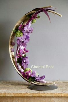 flower arrangement ideas for competitions - Google Search Arreglos Ikebana, Palm Frond Art, Modern Floral Arrangements, Floral Art Arrangements, Sogetsu Ikebana, نباتات منزلية, Very Beautiful Flowers, Corporate Flowers, Ikebana Flower Arrangement