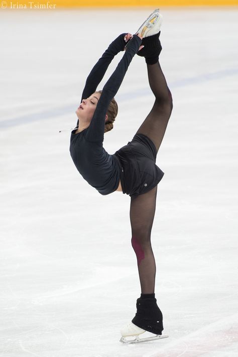 Fitness Status, Olympic Ice Skating, Alena Kostornaia, Figure Ice Skates, Figure Skating Outfits, Skate 3, Ice Skating Outfit, Skating Aesthetic, Skater Aesthetic