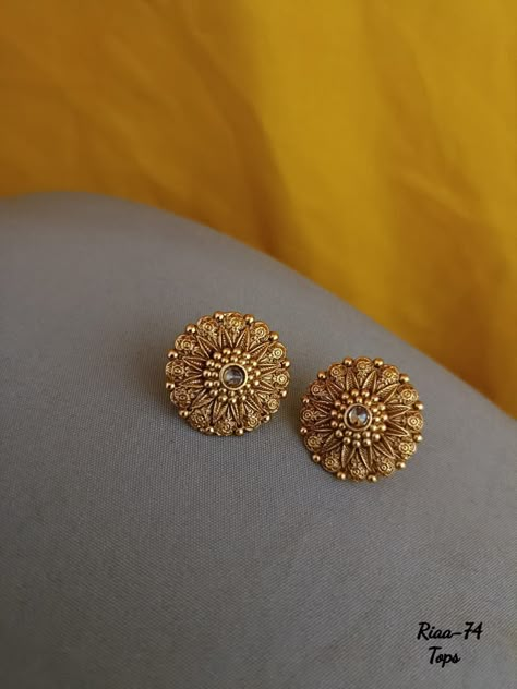 Ear Tops Gold Indian, Ear Rings Gold Indian, Gold Tops Earrings Indian, Gold Earrings Studs Simple, Gold Jewelry Prom, Small Earrings Gold, Hand Jewelry Rings, Jewelry Necklace Simple, 22k Gold Earrings