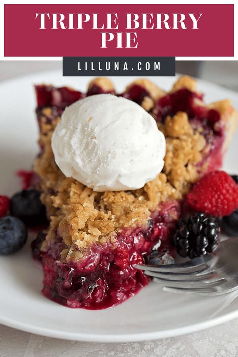 This easy-to-make fresh and fruity berry pie has a crumb topping for a delicious dessert that can be enjoyed all year round! #tripleberrypie #berrypie #berries #fruitpie #pie Berry Pie Recipe, Triple Berry Pie, Mixed Berry Pie, Mascarpone Creme, Pie Crumble, Homemade Cheesecake, Berry Pie, Best Pie, Fruity Desserts