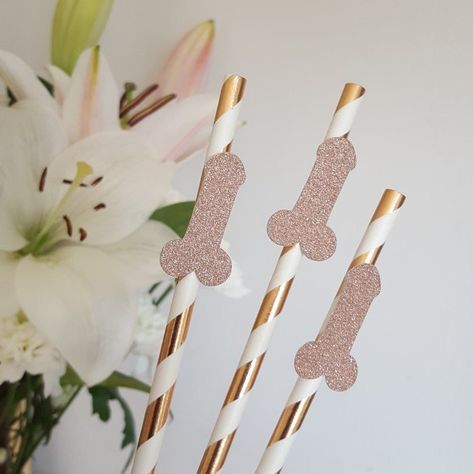 Hen Party Bags Fillers, Hen Party Decorations, Gold Bachelorette, Hen Party Favours, Hen Party Bags, Awesome Bachelorette Party, Bridal Bachelorette Party, Party Straws, Rose Party