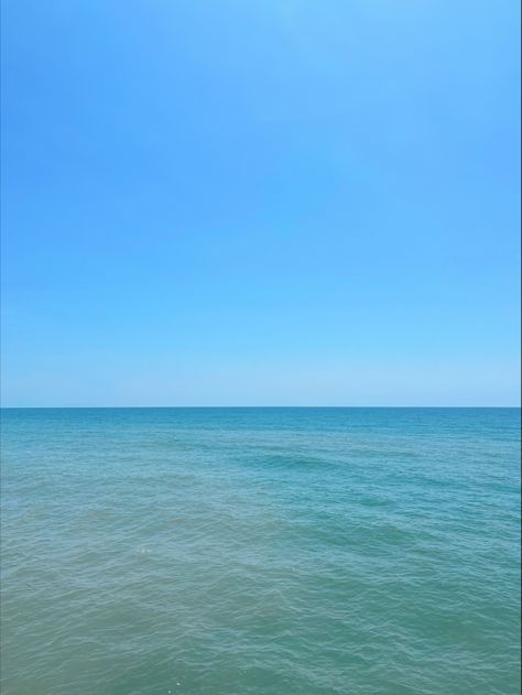 Carolina Blue Aesthetic, Blue Aesthetic Beach, Summer Aesthetic Blue, Emerald Isle North Carolina, North Carolina Beaches, Ocean Aesthetic, Carolina Beach, Aesthetic Blue, Aesthetic Beach