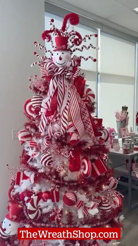 Peppermint Christmas Tree Ideas, Peppermint Christmas Tree, Buffalo Check Christmas Decor, Peppermint Tree, Christmas Tree Clear Lights, Christmas Main, Trees Lights, Tree Inspiration, Candy Cane Christmas Tree