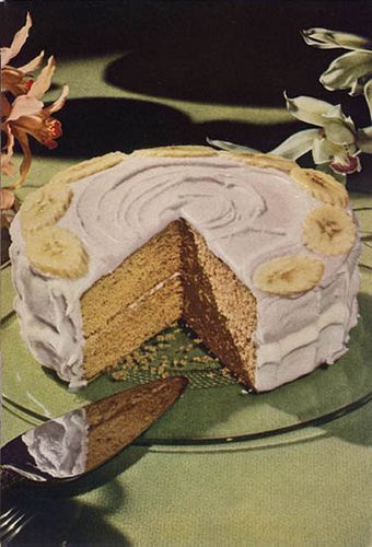 Kitch Cakes, Banana Spice Cake, Lavender Frosting, Pastry Illustration, Retro Cakes, Cakes For Sale, Retro Desserts, Vintage Sweets, Vintage Cakes