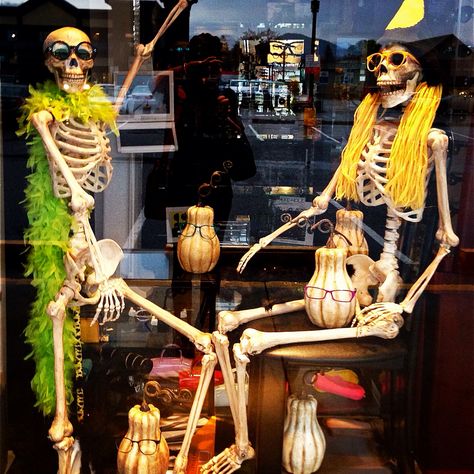 Halloween Window Display Retail, Diy Window Display, Wine Window, Diy Halloween Window, Eyeglasses Display, Halloween Window Display, Optometry Office, Window Display Retail, Halloween Window