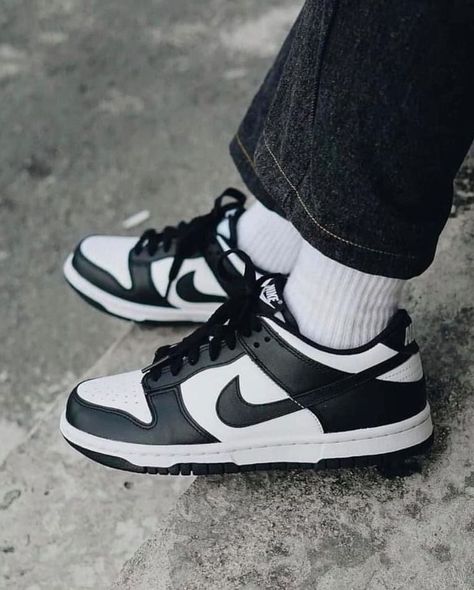 Sb Dunk Low Outfit, Nike Dunk Low Outfit Men, White Nike Shoes, Nike Shoes Girls, Kicks Shoes, Mens Shoes Casual Sneakers, Retro Shoes, Nike Sb Dunks, Sb Dunk