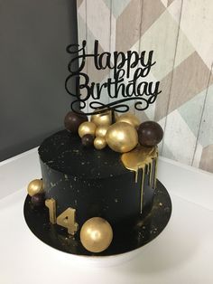 40 Birthday Cake Black And Gold, Black N Gold Cake, Black And Gold Cake For Men, Black And Gold Birthday Cake Men, Golden Black Cake, Black And Gold Cake For Men Birthday, Black And Gold Cake Design, Black Gold Cake Birthday, Torte Schwarz Gold