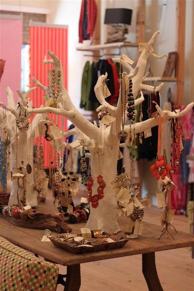 Lots of great display ideas for Jewlery care of lots of pincers on Pinterest. Paper Mache Tree, Jewerly Display, Jewerly Displays, Diy Jewelry Display, Craft Fair Displays, Craft Display, Craft Show Displays, Jewelry Organizer Diy, Craft Booth