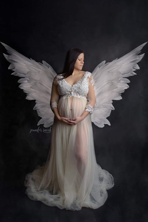 Feather Maternity Shoot, Sweet Pictures, Sweet Pic, Maternity Photoshoot, Maternity Shoot, Pregnancy Shoot, Shoot Ideas, Pregnancy Photoshoot, Maternity Photography