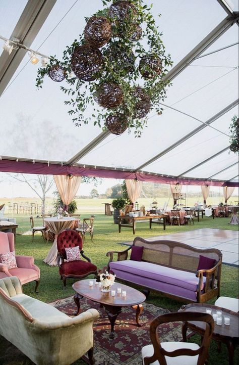 Seating Area Wedding Vintage Furniture, Outdoor Wedding Sofa Seating, Vintage Tent Wedding, Vintage Lounge Area Wedding, Furniture At Wedding Receptions, Vintage Lounge Wedding, Wedding Sitting Area Lounges, Southern Chic Wedding Ideas, Vintage Furniture At Wedding