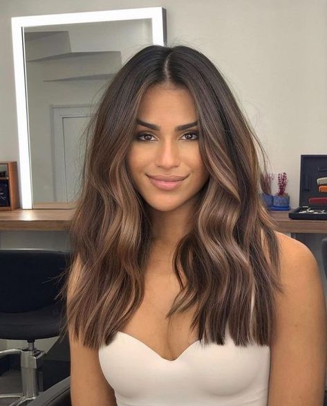 Rambut Brunette, Chocolate Brown Hair Color, Brown Hair Looks, Brown Hair Inspo, Brunette Hair With Highlights, Spring Hair Color, Brunette Balayage Hair, Brown Hair Balayage, Balayage Brunette