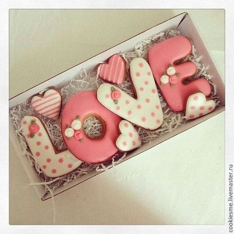 بيتي فور, Valentines Day Sugar Cookies, Valentine Cookies Decorated, Valentine Sugar Cookies, Valentines Baking, Cookie Bouquet, Valentines Day Cakes, Sugar Cookie Designs, Valentine Cake