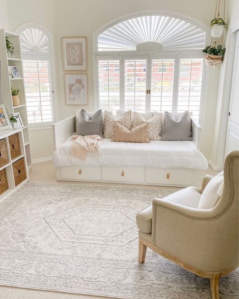 Throw Blanket On Day Bed, Beauty Room With Daybed, Bedroom Inspirations Daybed, Daybed Styling Ideas Nursery, Playroom Daybed Ideas, Daybed With Nightstand, Ikea Hemnes Daybed Playroom, Day Bed In Playroom Ideas, Ikea Daybed Guest Room