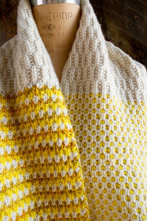 Stitch block cowl free knitting pattern and tutorial for three different knitting stitches Knitting Abbreviations, Purl Bee, Purl Soho, How To Purl Knit, Crochet Diy, Tunisian Crochet, Embroidery Craft, Knit Stitch, Knitting Accessories