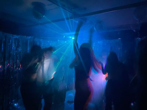 #party Party Tumblr Aesthetic, Happy Party Aesthetic, Pre Party Aesthetic, Salt Burn Party, Saltburn Themed Party, Party Cinematography, Party Aesthetic Dark, Saltburn Party Aesthetic, 2010 Party Aesthetic