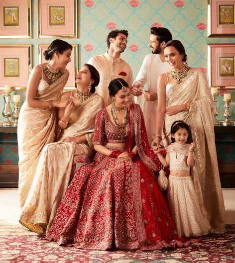 Fall in Love with Anita Dongre's Bridal Collection - Bibi Magazine Indian Bridesmaids Outfits, Pakistani Bridesmaids, Indian Wedding Bridesmaids, Bridesmaid Indian, Bridesmaid Photoshoot, Indian Bridesmaid Dresses, Indian Bridesmaids, Nikkah Dress, Bridesmaid Saree