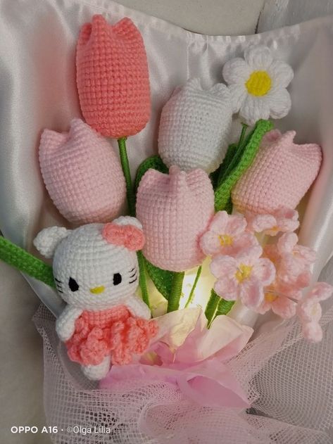 Hello Kitty Crochet Bouquet, Crochet Pens, Free Crochet Flowers, Hello Kitty Bouquet, Crochet Bouquets, Crochet Hello Kitty, Flower Boquet, Hello Kitty Crochet, Crochet Flowers Free Pattern