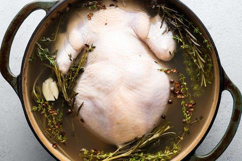 This simple turkey brine recipe, made with sugar, salt, and a variety of herbs and spices, results in a turkey that's juicier and more flavorful. Smoked Chicken Brine, Brine For Turkey, Smoked Turkey Brine, Easy Turkey Brine, Best Turkey Brine, Chicken Brine, Turkey Brine Recipe, Recipes Cabbage, Brine Recipes