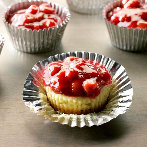 Muffin Tin Desserts, Mini Cherry Cheesecakes, Cheese Cupcake, Cherry Cheesecake Recipe, Most Popular Desserts, Cherry Desserts, Popular Desserts, Cherry Cheesecake, Cherry Recipes