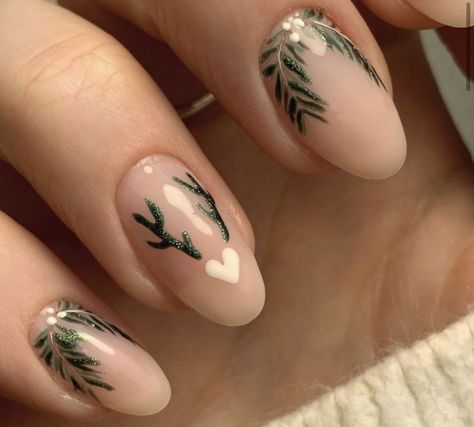 Boho Christmas Nails, Woodland Nails, Mistletoe Nails, Nails Designs Christmas, Fall Nail Art Ideas, Nail Art Noel, Simple Nail Art, Holiday Nails Christmas, Tree Nails